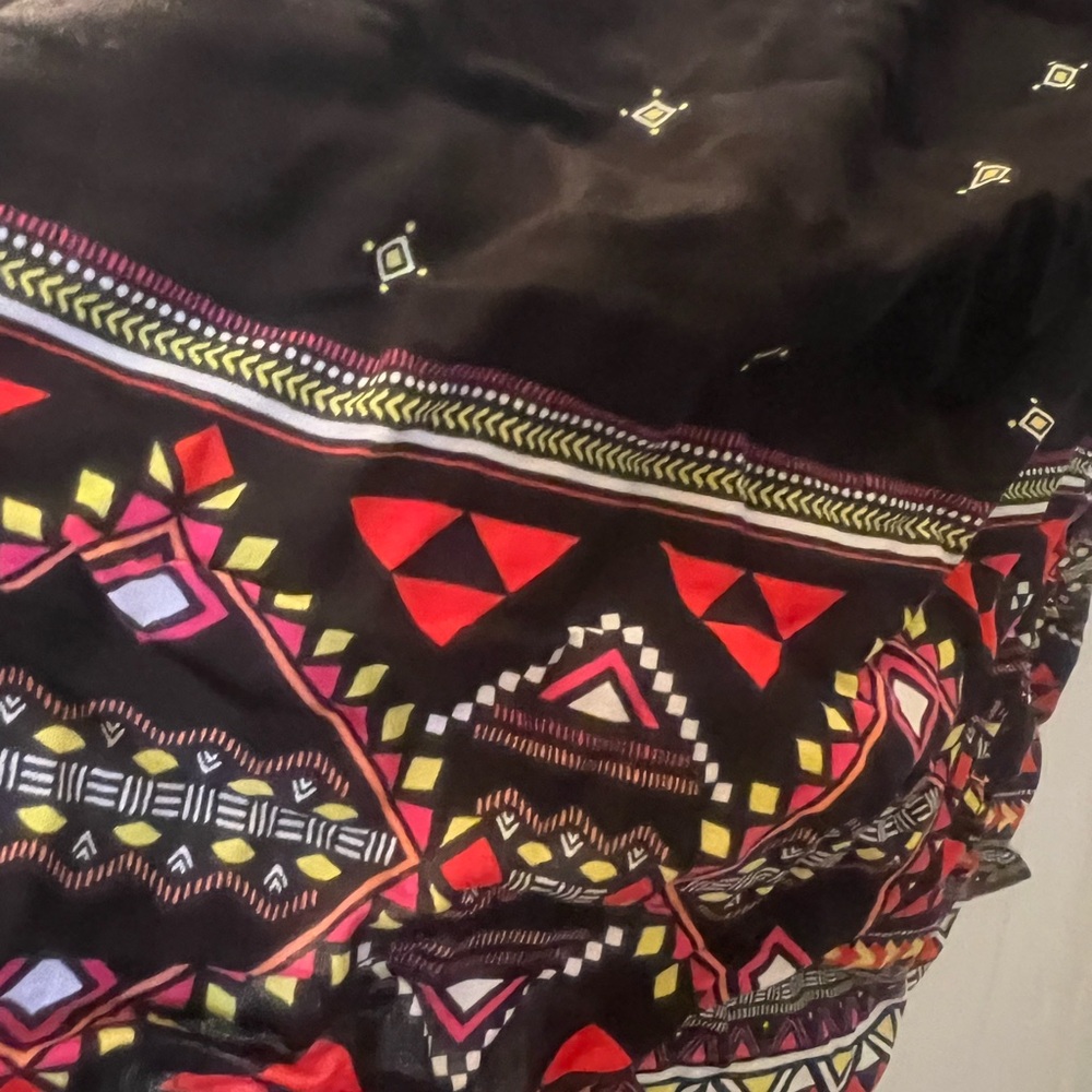Torrid Black Top with Geometric Pattern size 3 NWOT - Picture 2 of 3